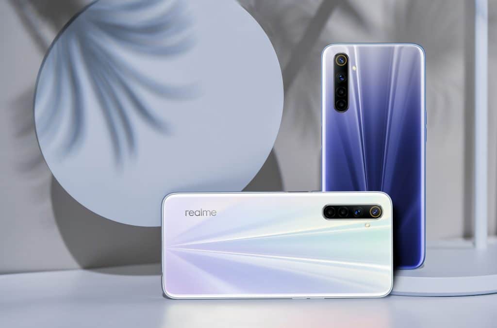 realme 6 Comet White and Comet Blue