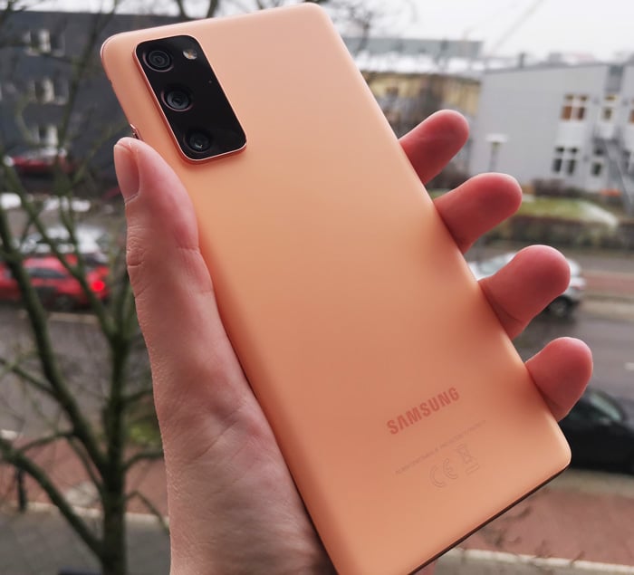 Samsung Galaxy S20 FE Test und Daten: Highend-Smartphone mit Her(t)z, nicht nur für Fans
