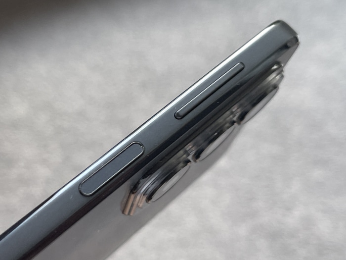 Motorola Edge 20 Test - Power-Button mit Fingerabdruckscanner