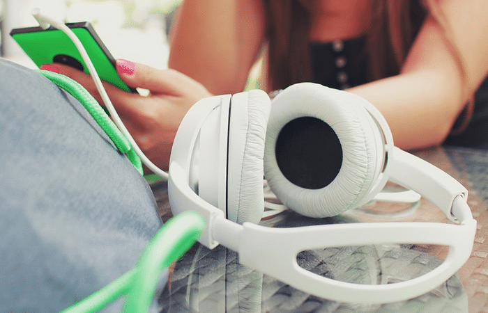Headset und Vertrag