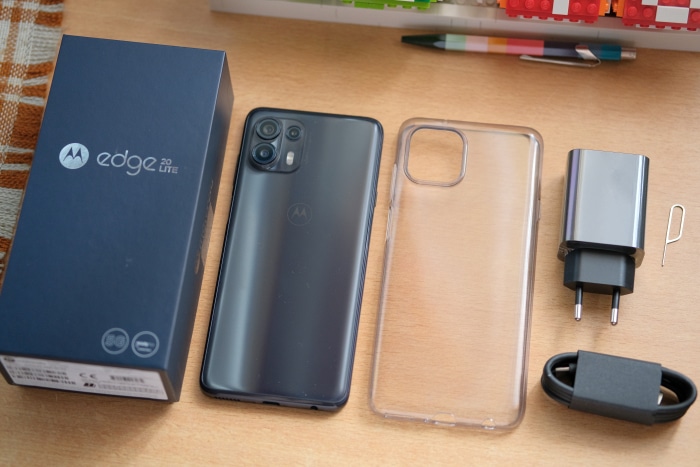 Motorola Edge 20 Lite Test - Lieferumfang