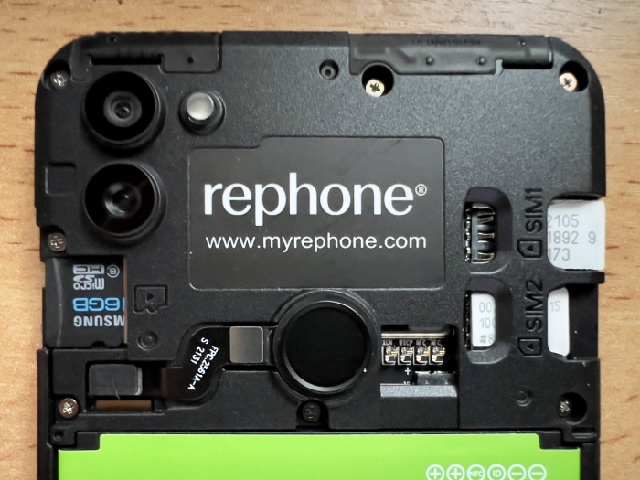 rephone Test - drei Slots für microSD & Nano-SIMs