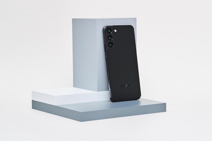 Samsung Galaxy S22 Plus mit Vertrag im Vergleich, Tarife im Netz von Telekom, Vodafone und o2 - in Schwarz Design