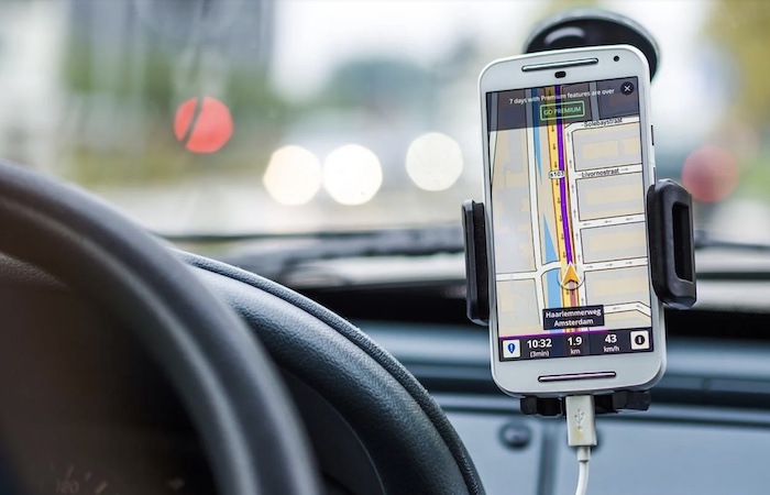 Handy im Auto Hitze Navigation