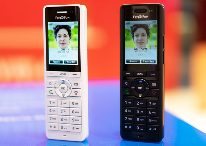 AVM FRITZ!Fon X6 in Schwarz und Weiß - auf der IFAS angeschaut