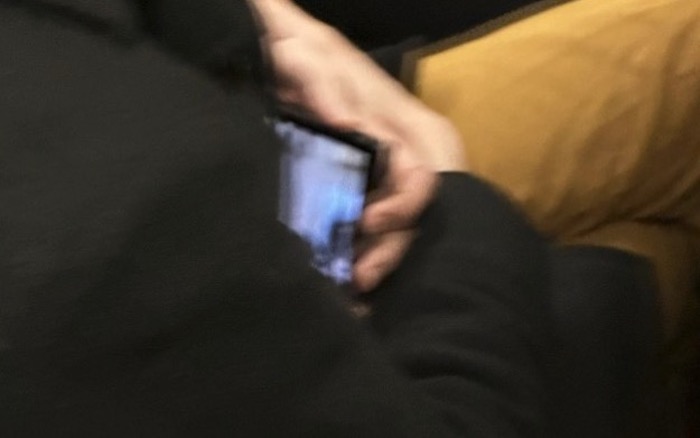 Google Pixel Fold Leak Design Display NYC U-Bahn Gerücht