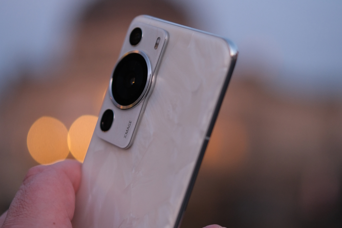 Huawei P60 Pro von der Seite