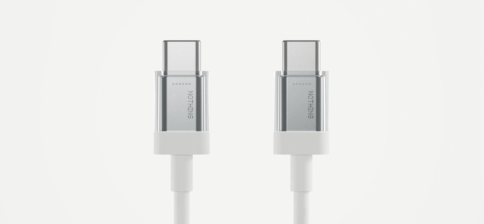 Nothing Phone (2) mit transparenten Steckern am Ladekabel und Vertrag in den Netzen von Telekom, Vodafone und o2 Telefónica