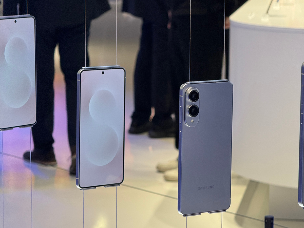 Samsung Galaxy S25 Edge auf dem MWC 2025 mit Vertrag in den Netzen von Telekom, Vodafone, O₂ Telefónica und 1&1