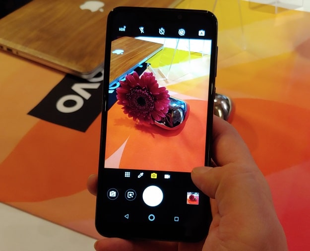 Motorola One HandsOn