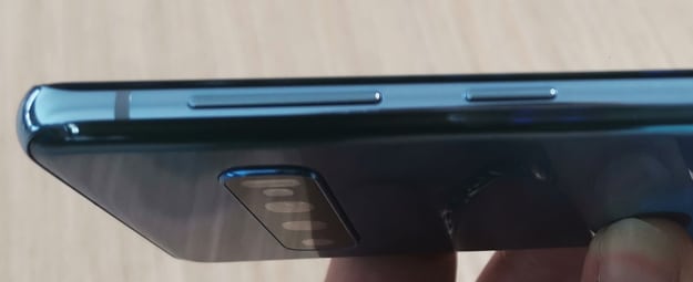 Sehr schlanke Bauform beim Samsung Galaxy S10 (Bild: handyhase.de)