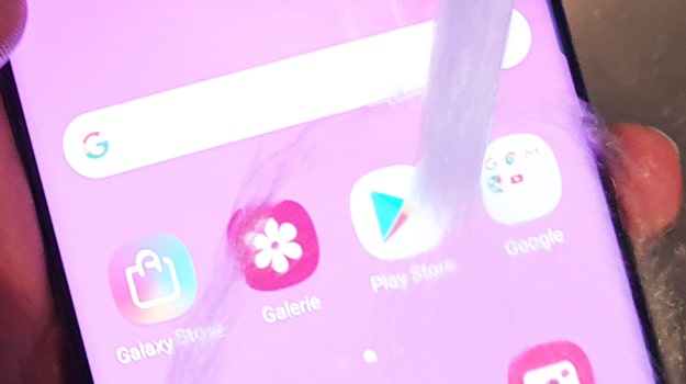 Samsung Galaxy S10 im Wasser-Test: Übersteht das Highend-Smartphone den Tauchgang im Waschbecken?