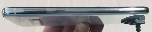 Samsung Galaxy S10e ist kompakter als Galaxy S10 und trotzdem schlank (Bild: handyhase.de)